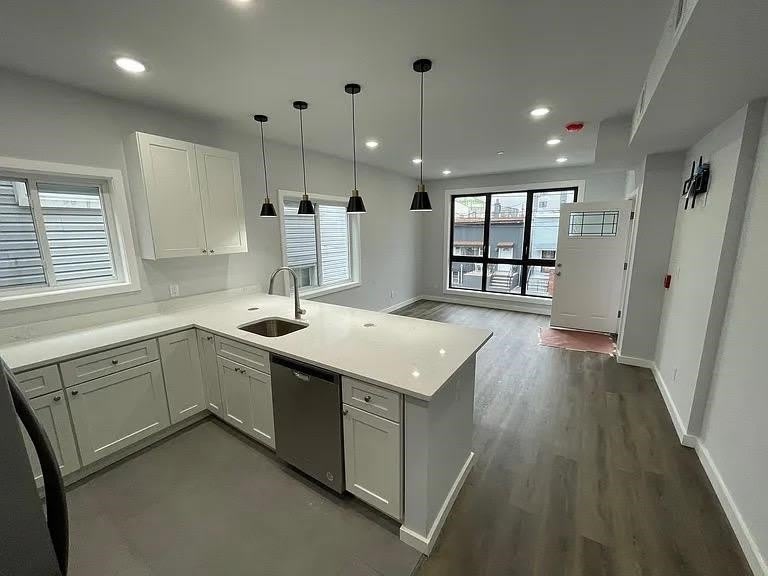 566 57TH ST – photo 3