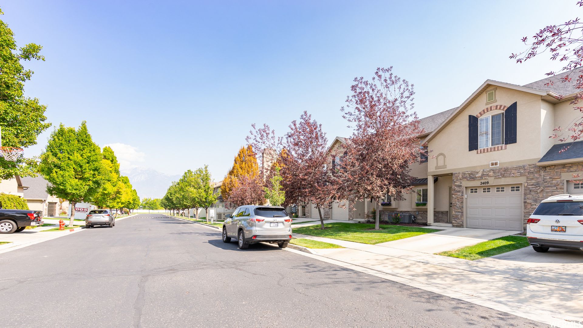Beautiful Riverton Townhome In Gated Community W 1 Car Garage Attached – photo 2