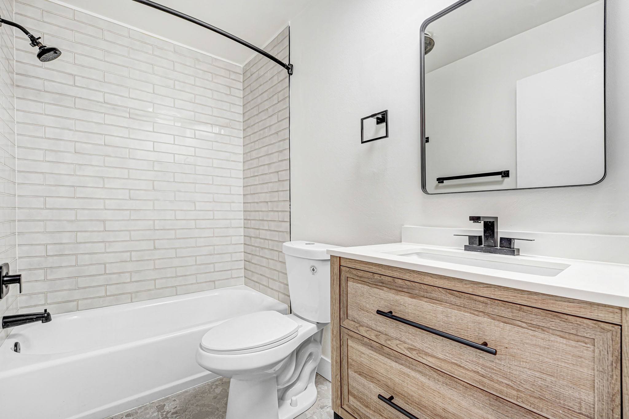 930 North Martel Apartments – photo 2