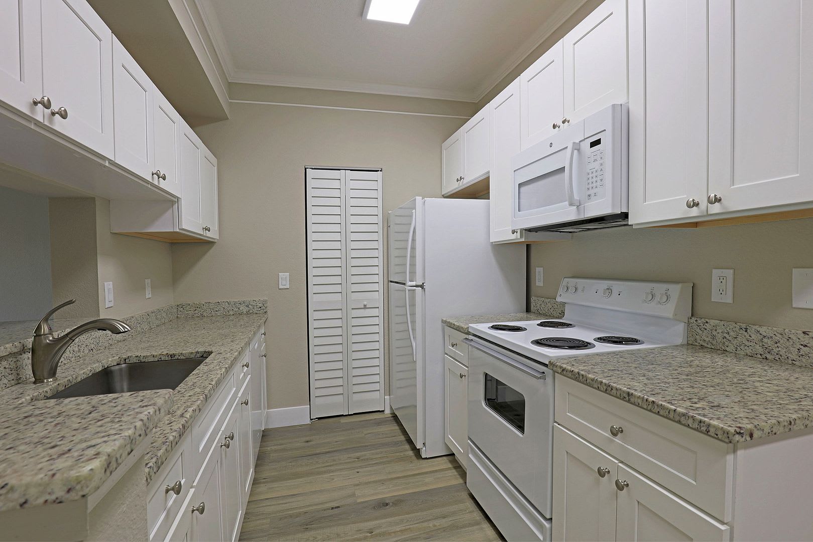 Royal Greens at Gateway 11540 Villa Grand 1207 – photo 2