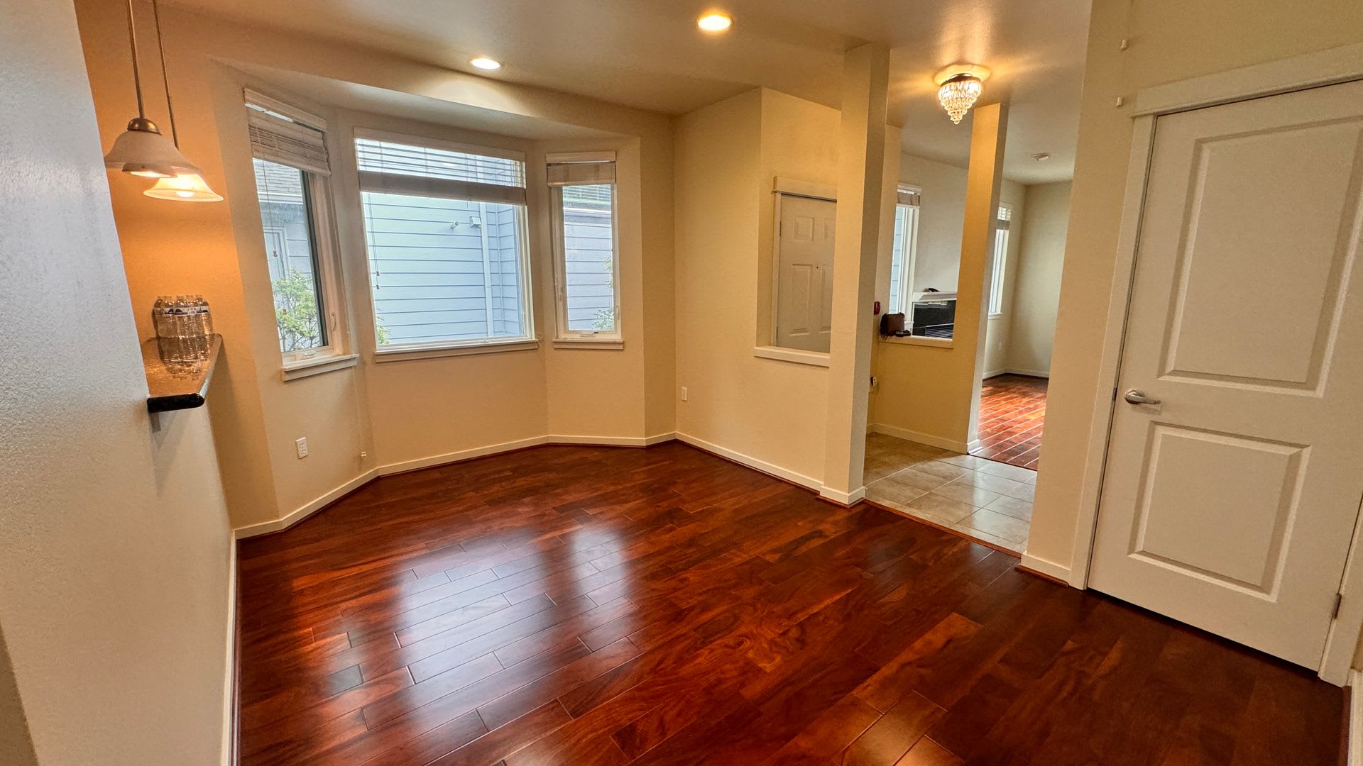 Stunning 3 Bedroom Townhome in Issaquah – photo 4