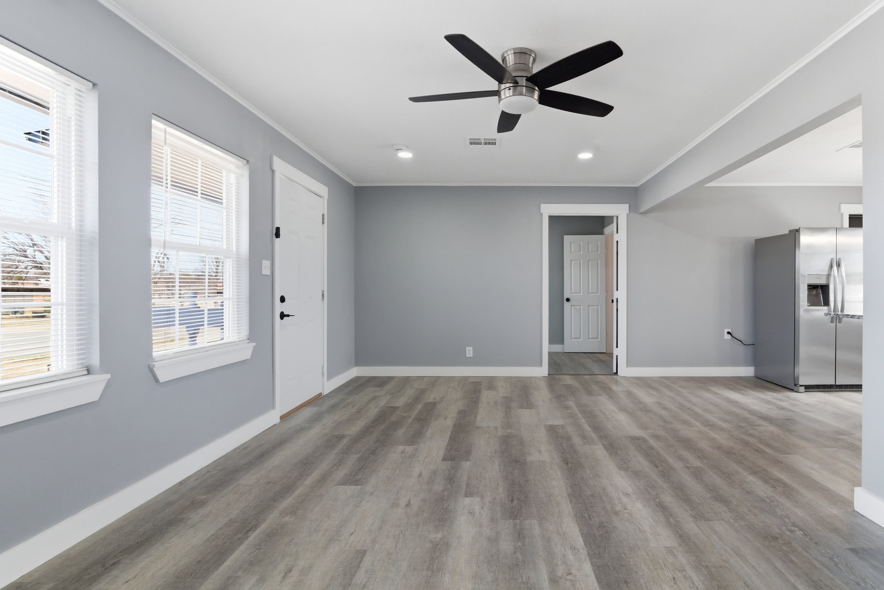1717 N Harvard Ave – photo 3