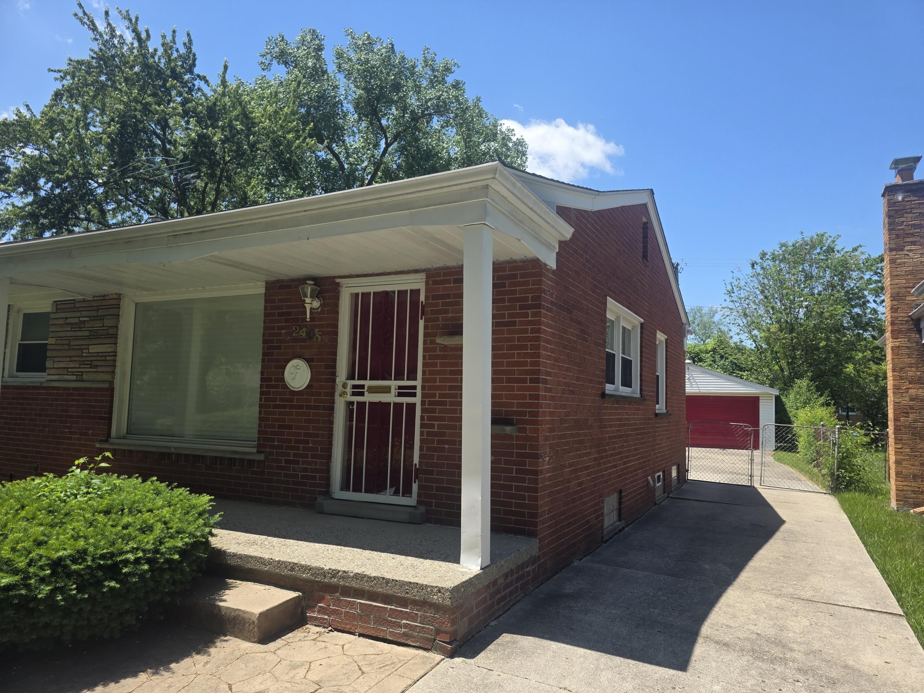 24051 Geneva Street – photo 4