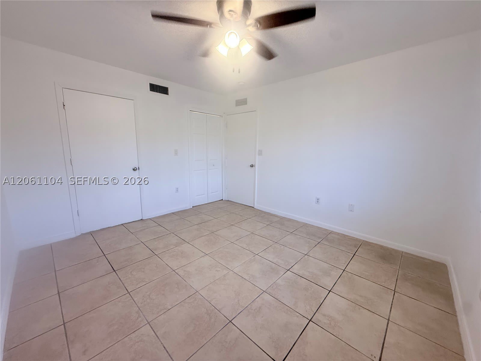 995 NE 34th Ave – photo 3