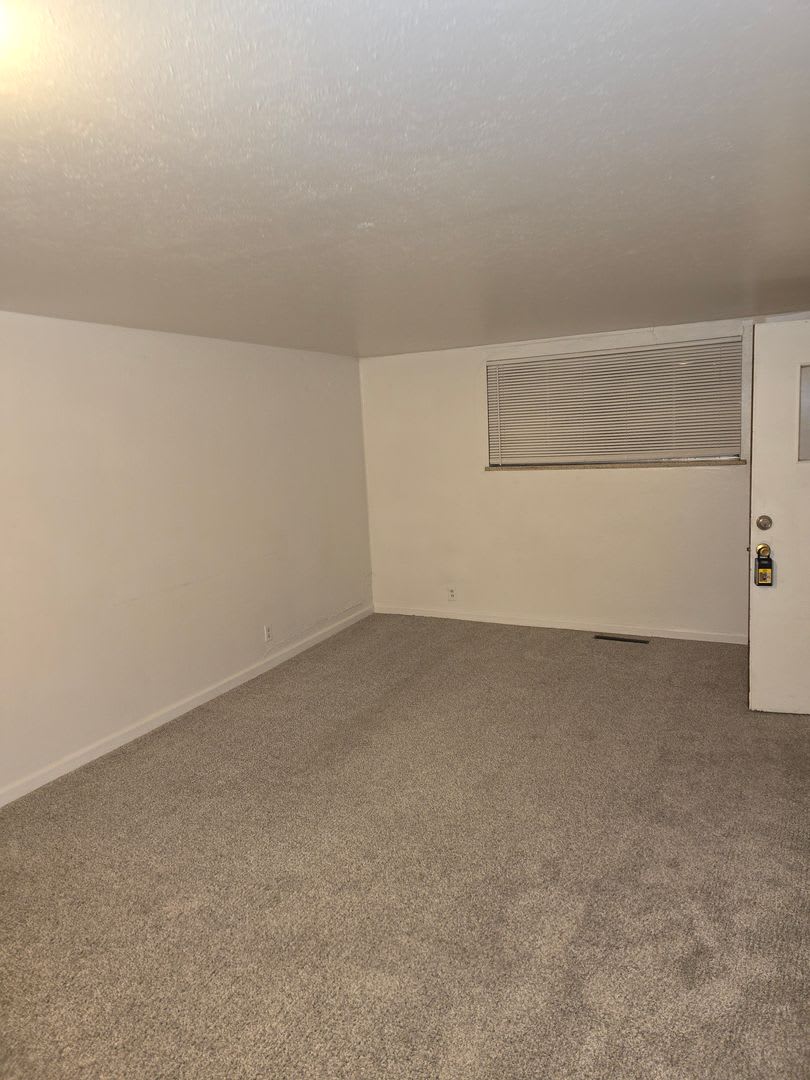2 Bed 1 Bath Garden Level Duplex – photo 5