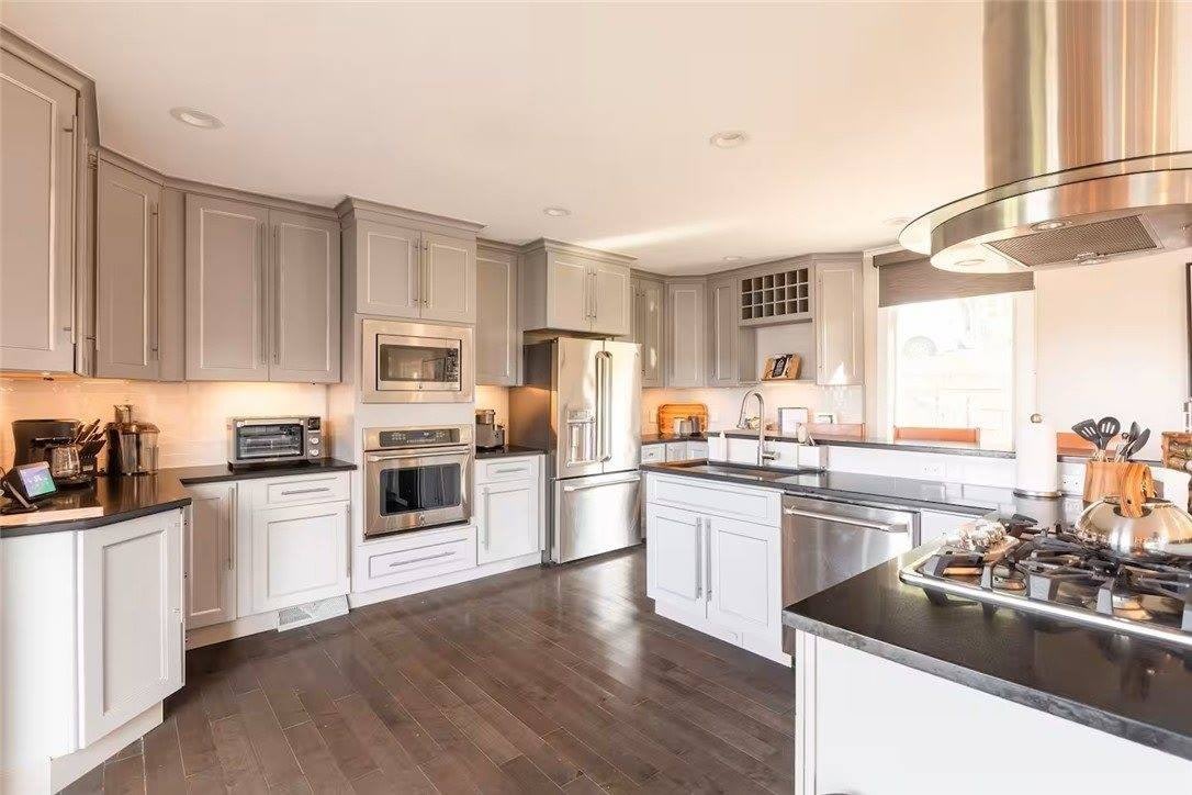300 Cola Street – photo 4