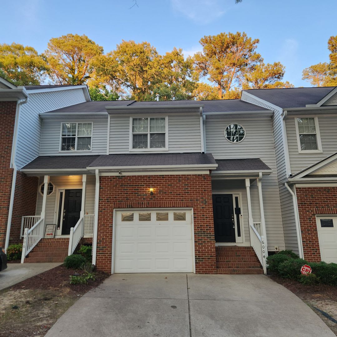 Spacious Townhome for Rent – photo 1