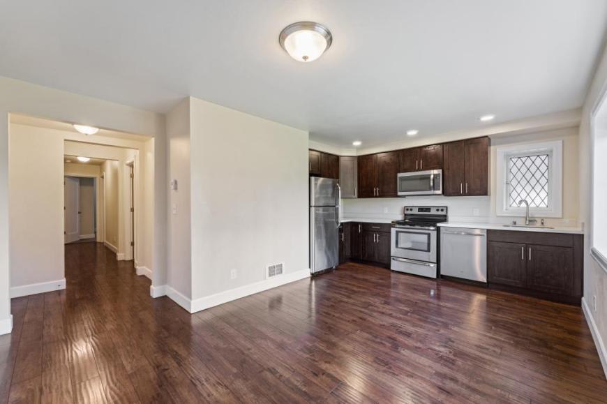 2038 Yale ave E – photo 4