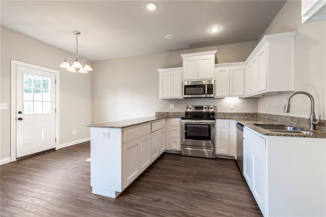 842 NW Baker Street – photo 2