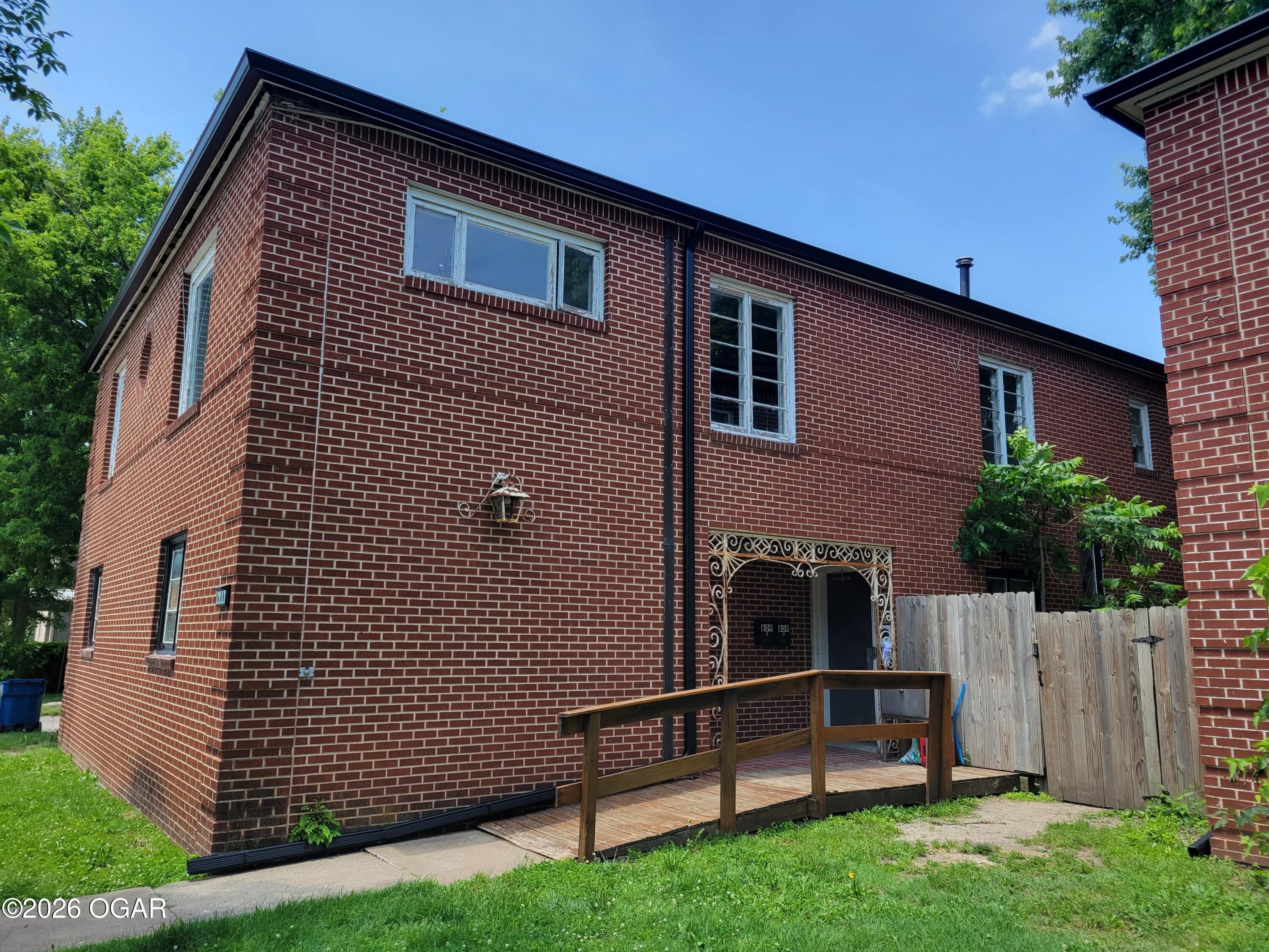 809 W 4th Street – photo 1