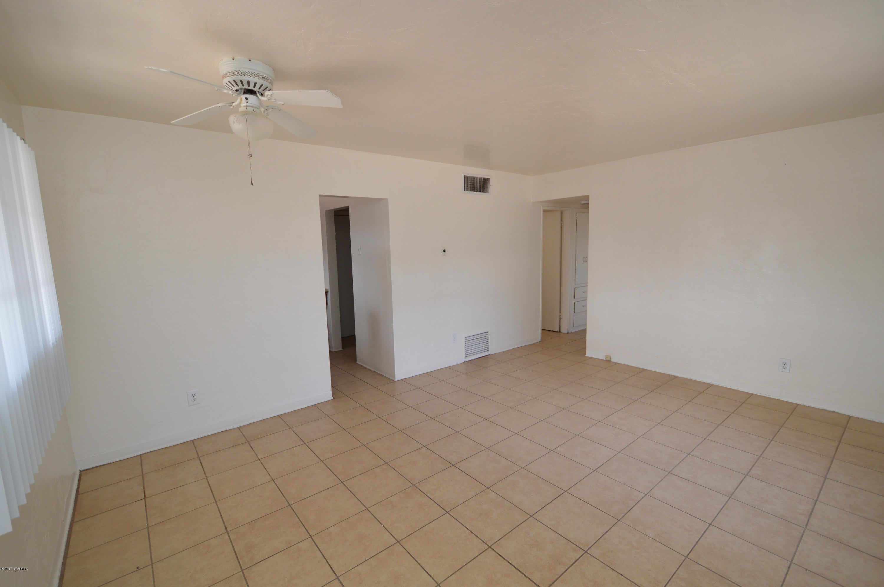 4525 E Montecito Street – photo 2
