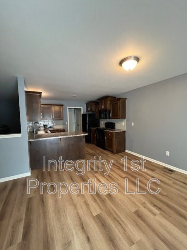 6323 NE 44th St – photo 4