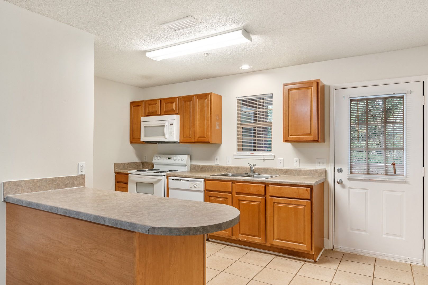 55+Senior Community******Rent $1075/month****** All Brick Building – photo 3