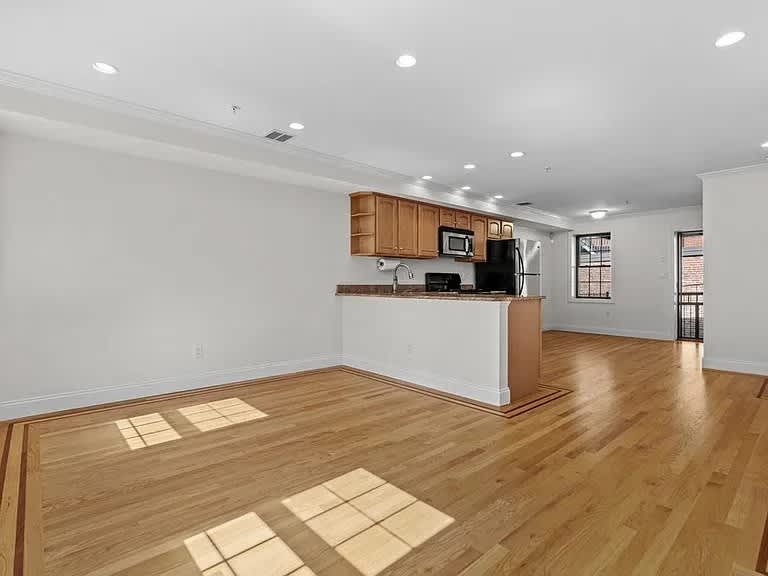 11 Wiget St Unit 8 – photo 3