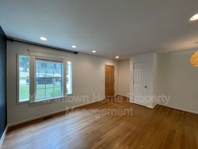 445 Gift Ave SE – photo 4