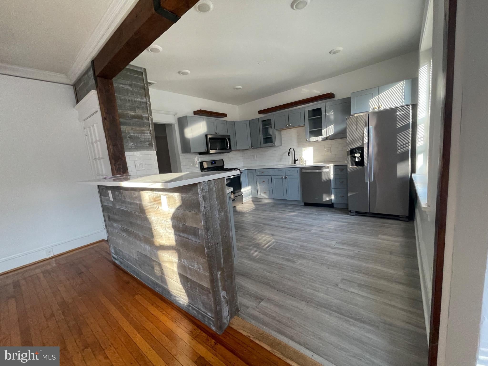 114 LEVERING Street – photo 2