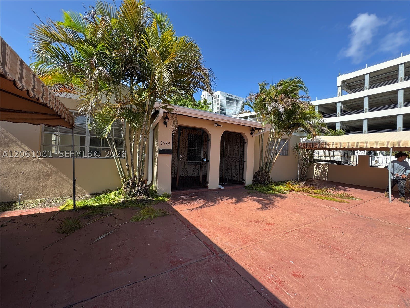 2524 SW 6th St – photo 2