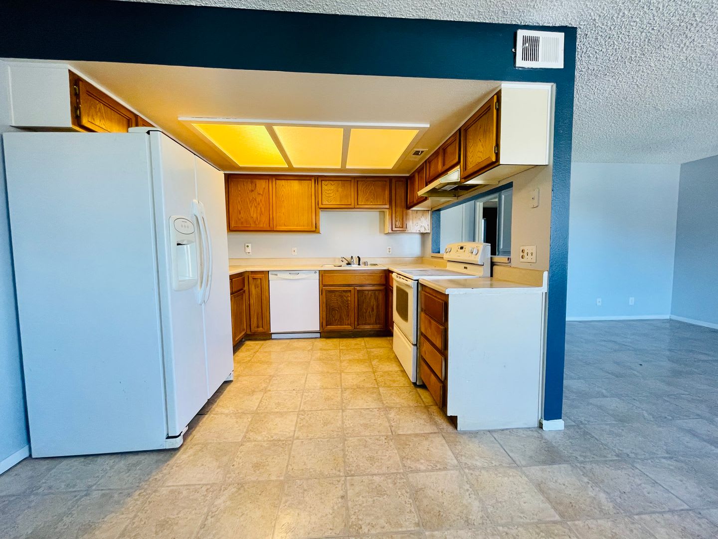 Downstairs Corner 2-Bedroom Condo in Central Las Vegas Location! – photo 5