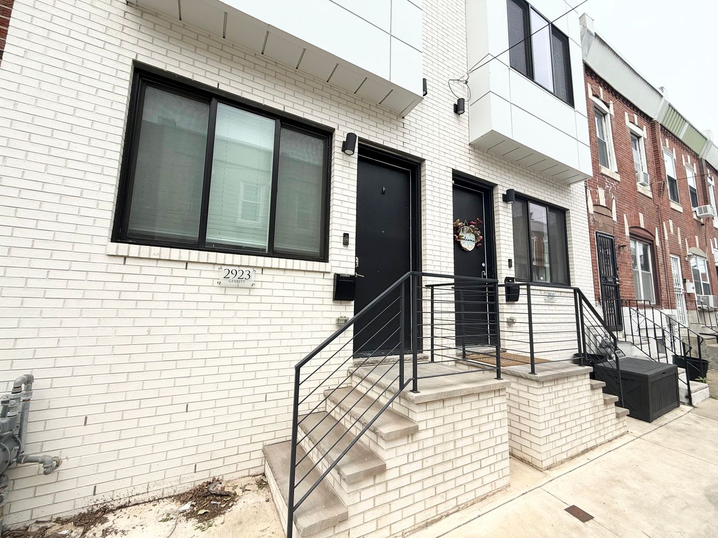 Stunning 4-Bedroom Townhome in Grays Ferry! Available NOW! – photo 1
