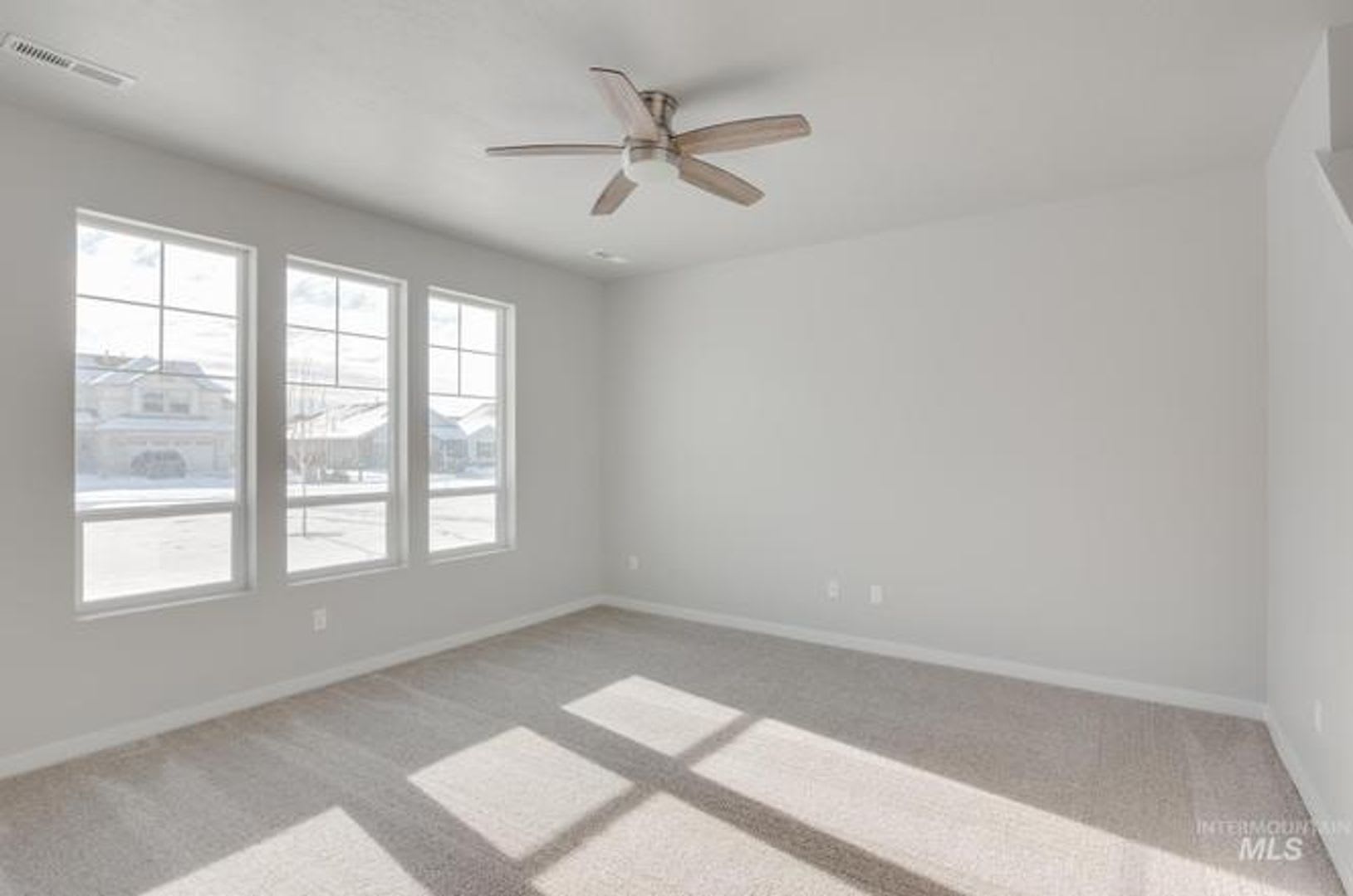 Beautiful 3 Bedroom 3 Bath Townhome With 2 Car Garage – photo 4