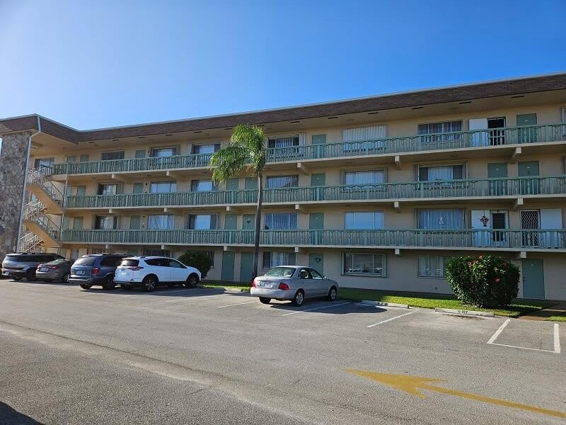 300 VILLAGE GREEN Circle S – photo 1