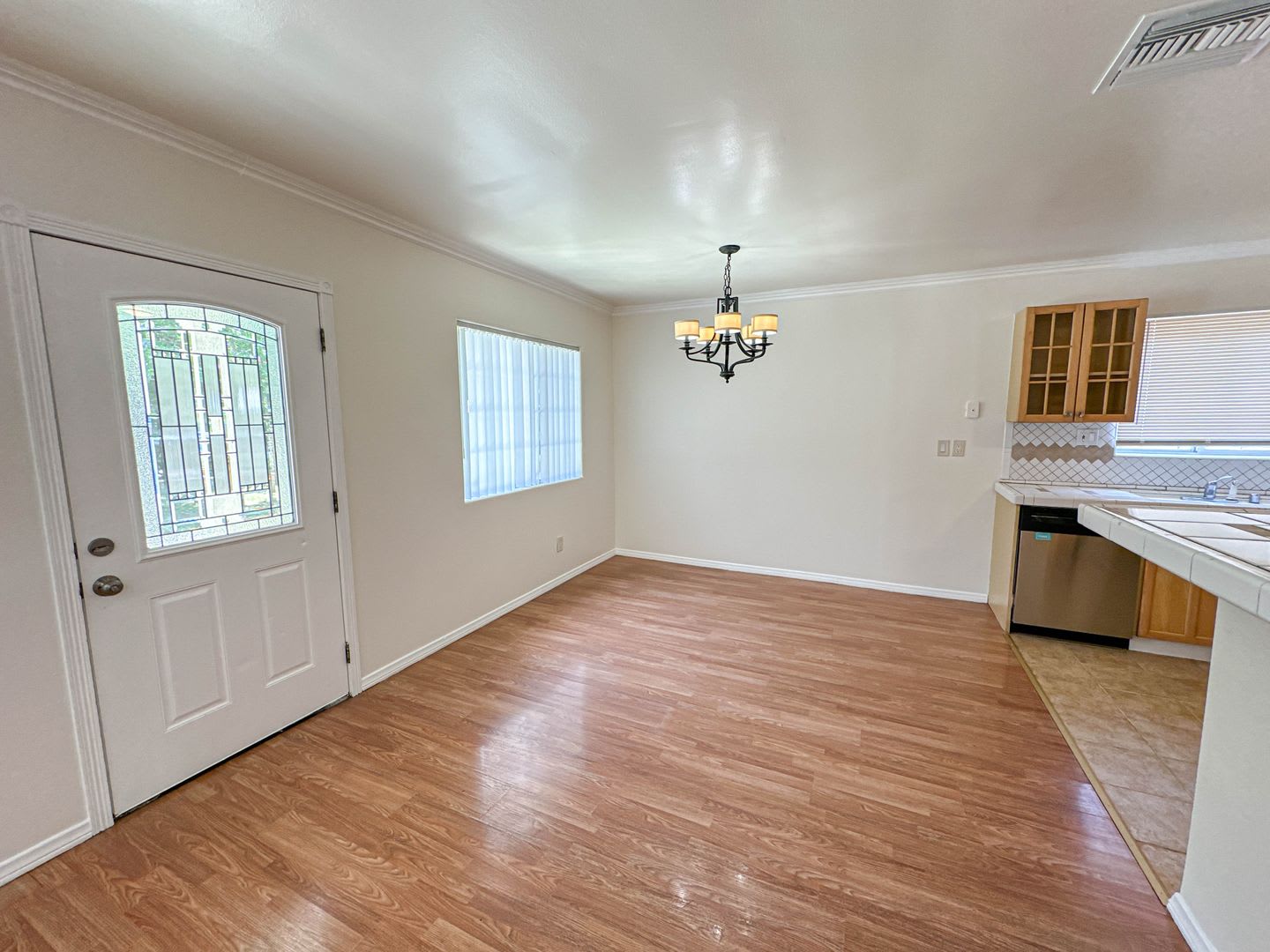 Charming Reseda 3 Bedroom PLUS Office for Rent! – photo 3