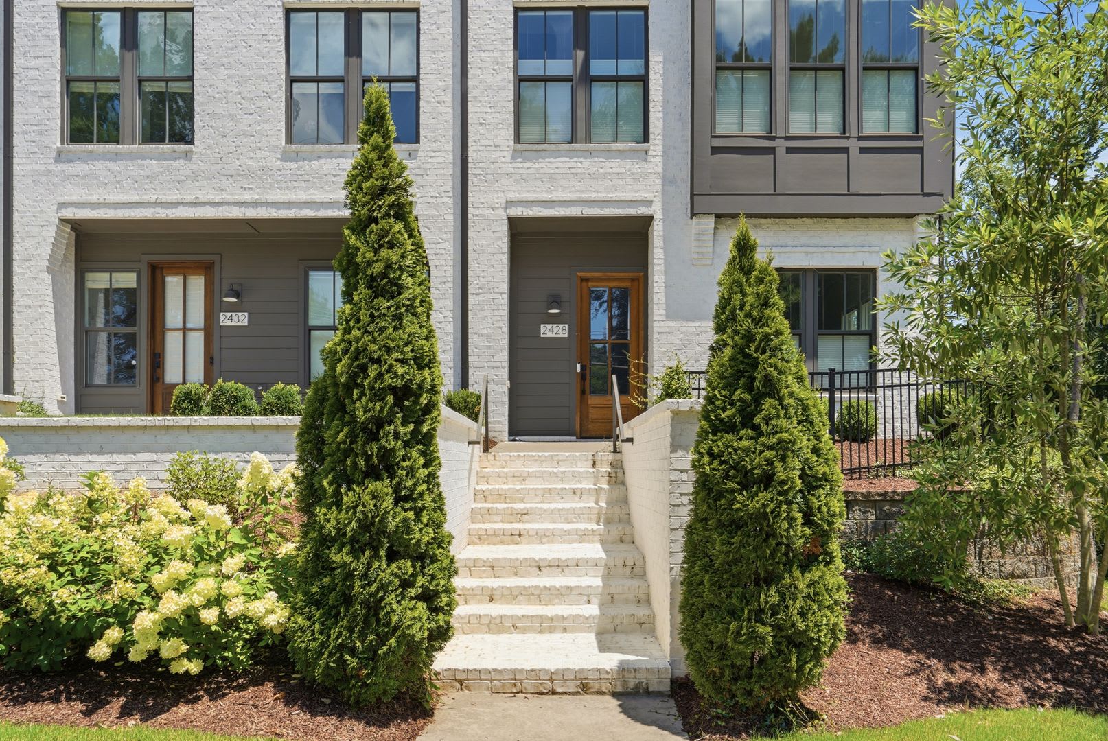End-Unit Townhome with Private Rooftop Terrace in Myers Park!! – photo 1