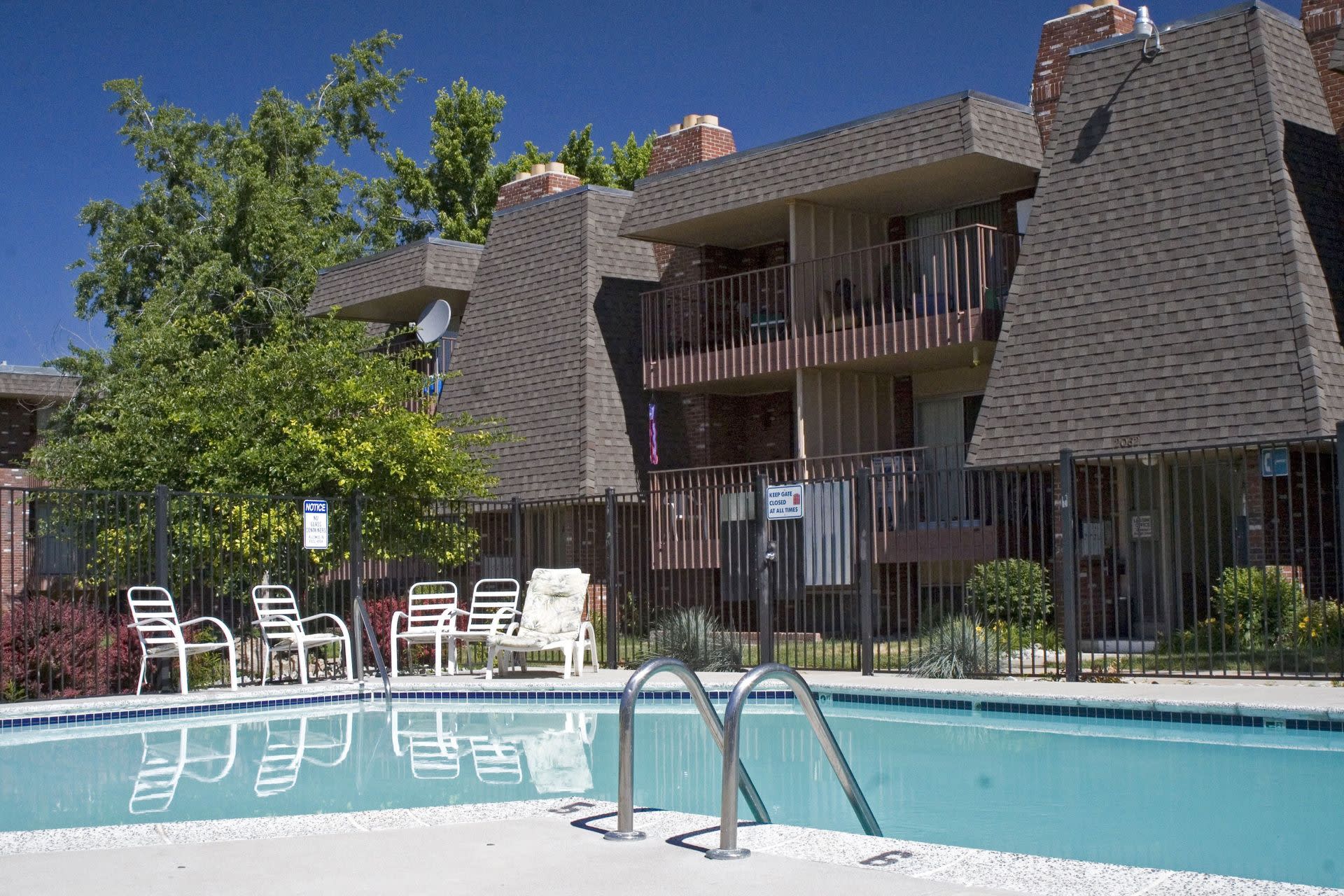 Monaco Parkway Apartments – photo 4