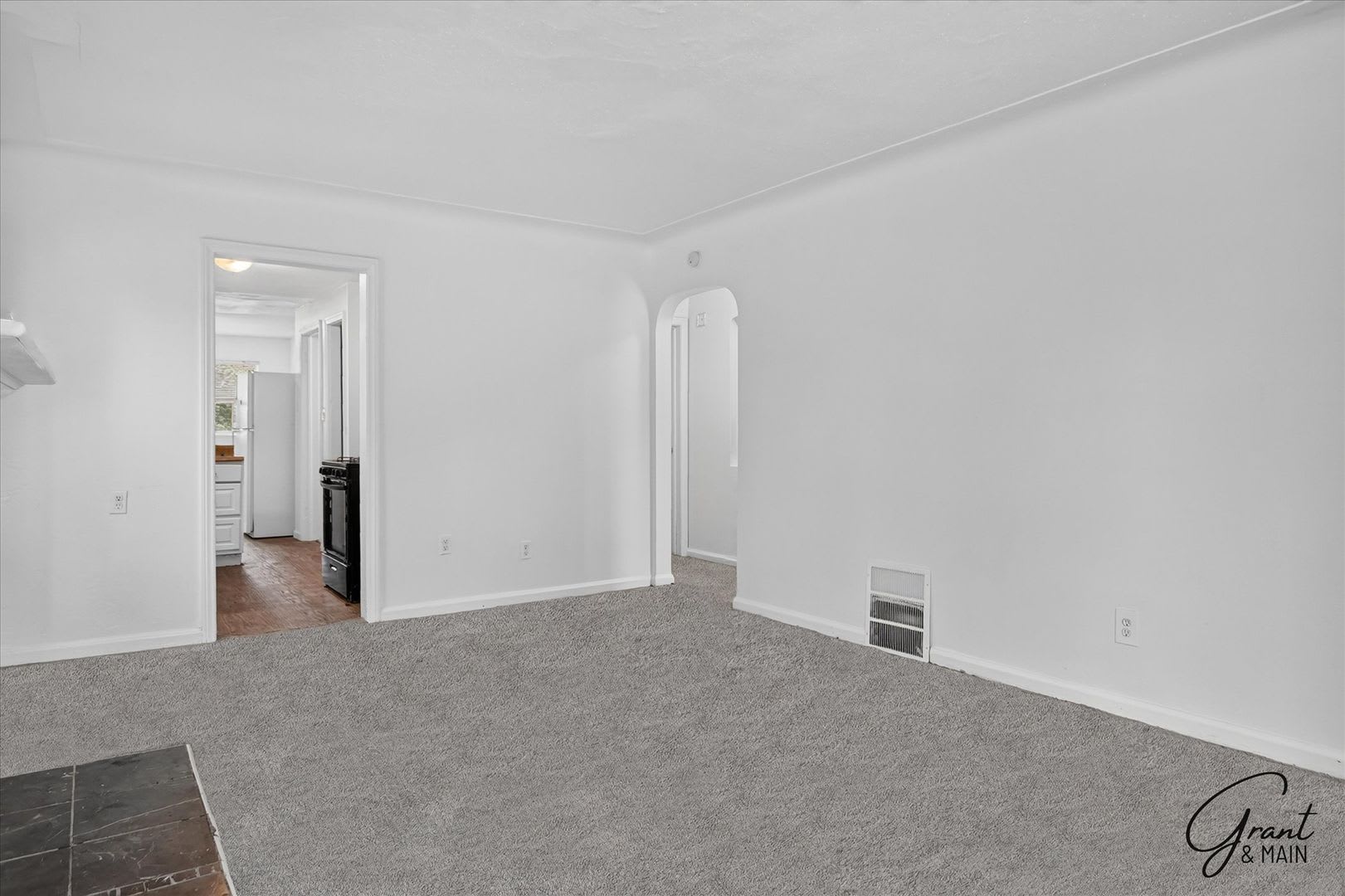 3 bedroom 1.5 bathroom bungalow – photo 3