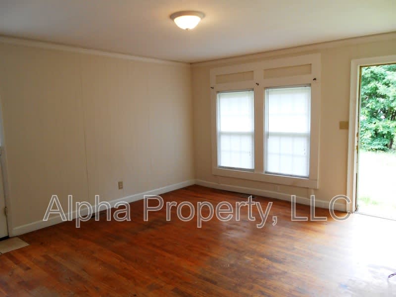 212 Campbell Ave – photo 3