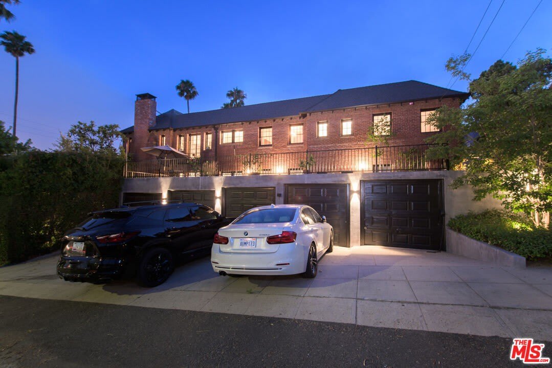 7655 Hollywood Blvd – photo 3