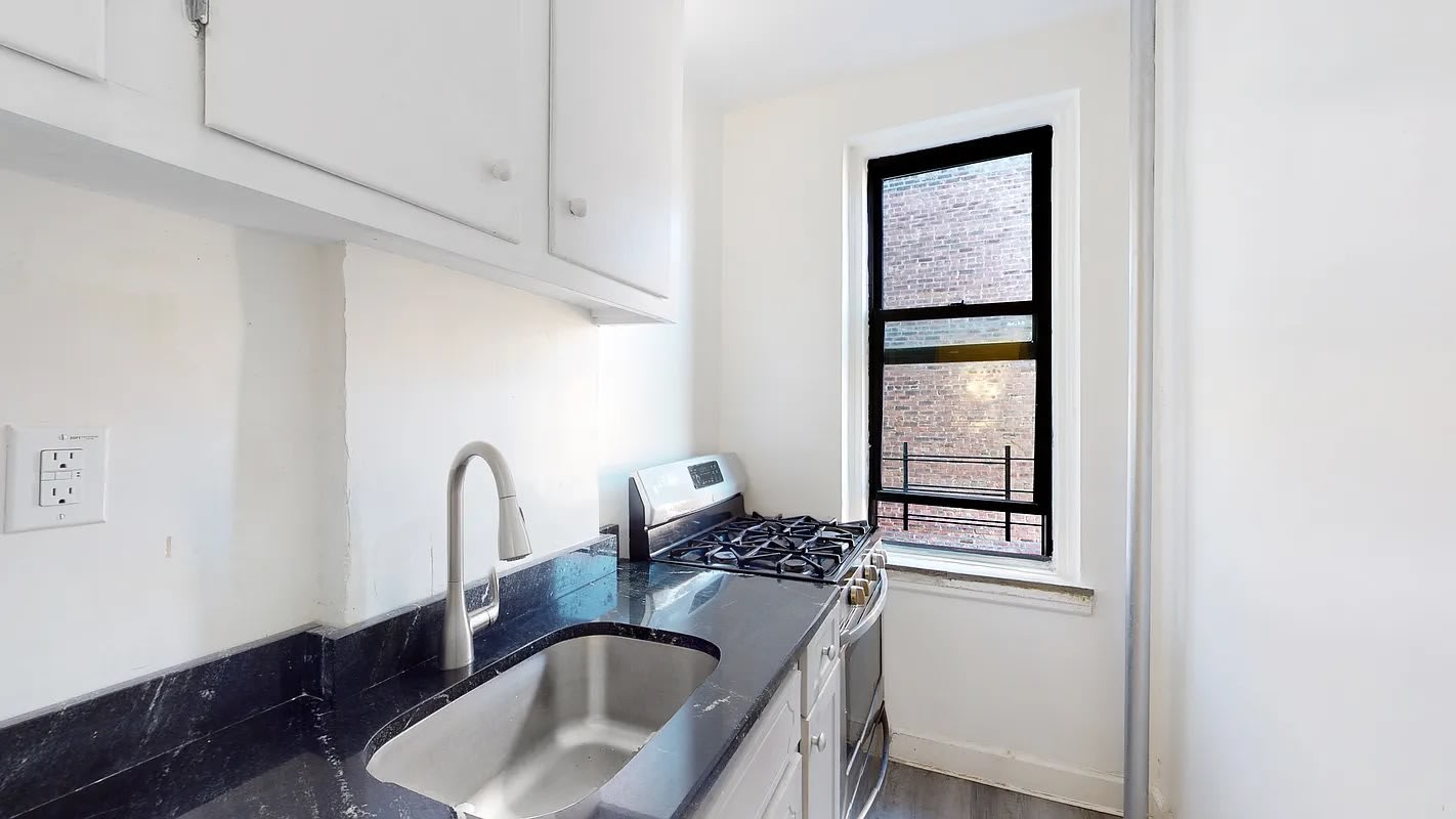 3000 Valentine Ave Apt 4E – photo 2