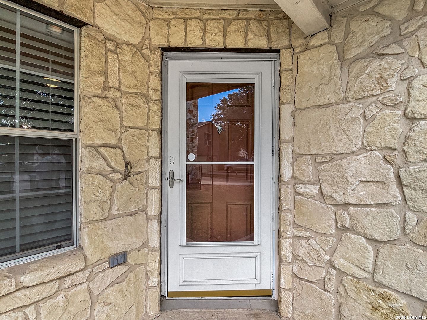 Charming One Story 3-Bedroom 2-Bath Home with Spacious Backyard near FT Sam and Randolph AFB! – photo 4