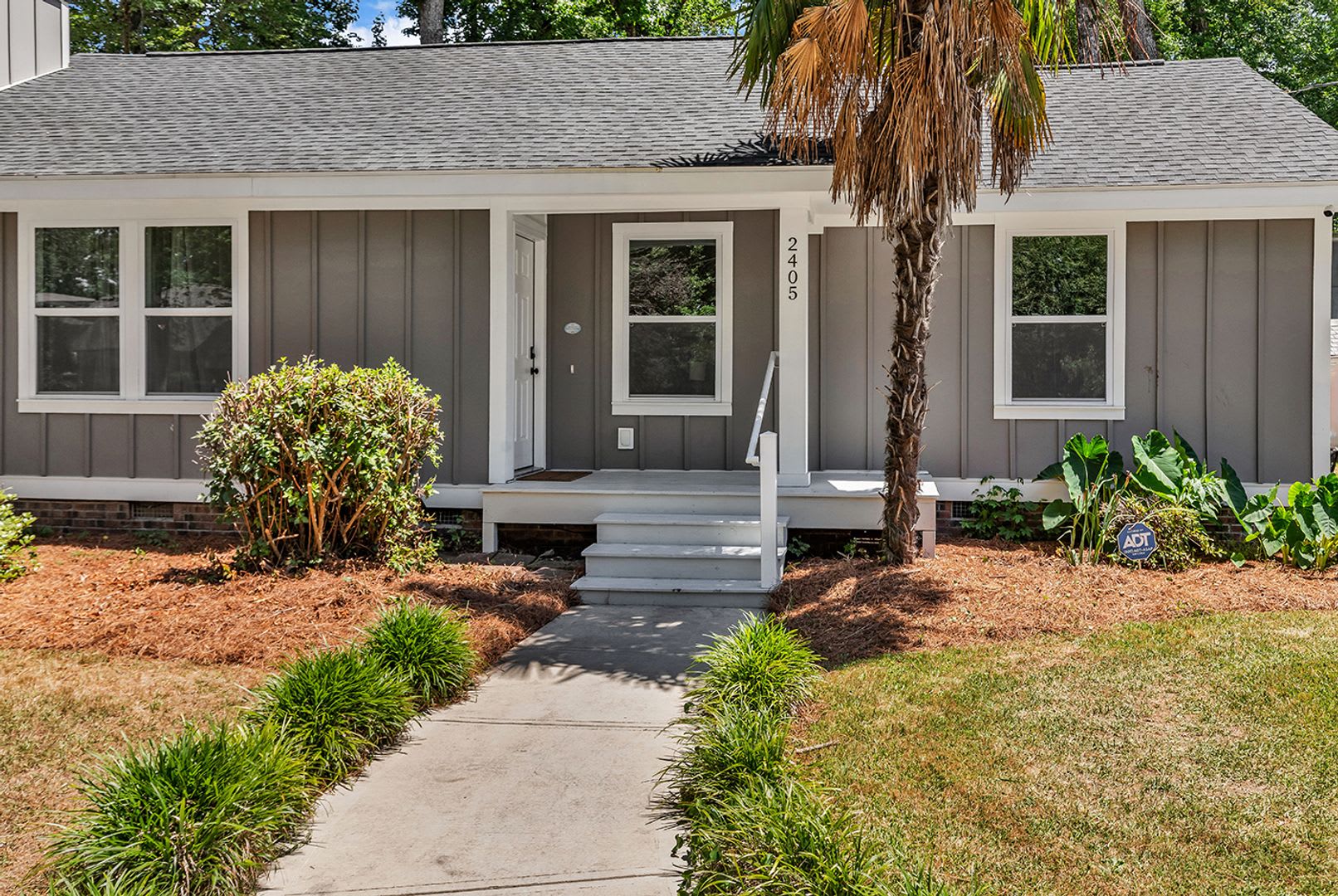 Fully upgraded, Pet-Friendly, Three Bedroom Furnished Home is Now Available in NMB! – photo 2
