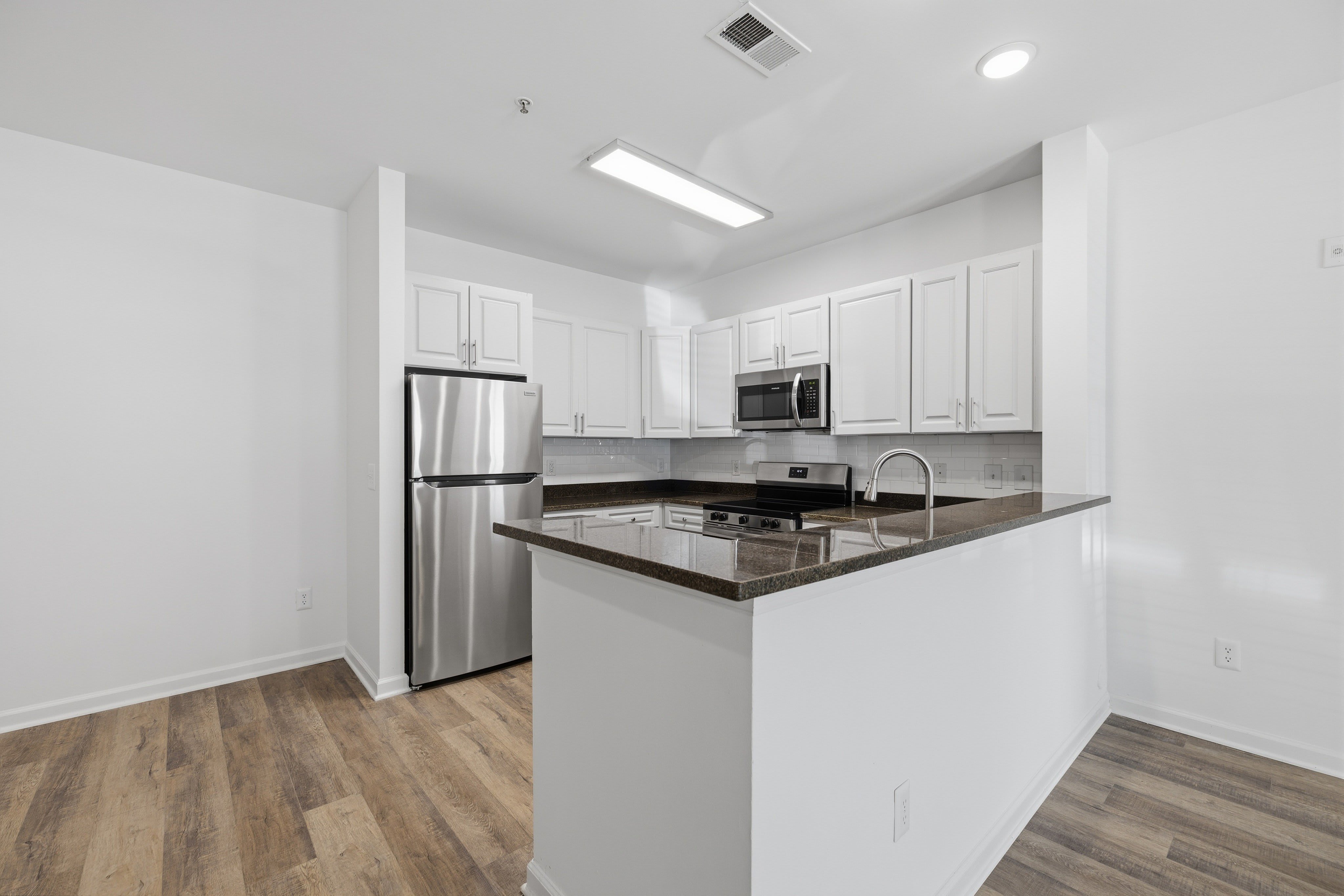 White Oak Luxury Apartments – photo 4