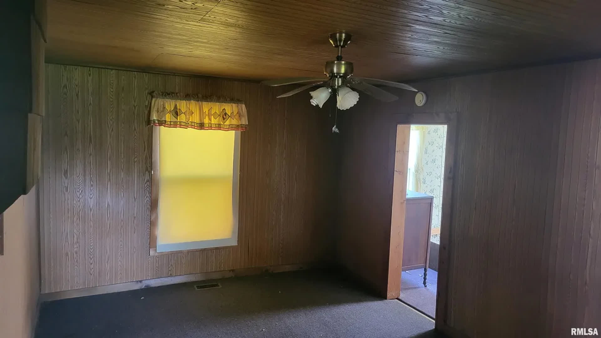 Richview Il Wood Sided Bungalow With Garden Shed New Roof And Minutes To I 64 499 Month 1999 Down – photo 5