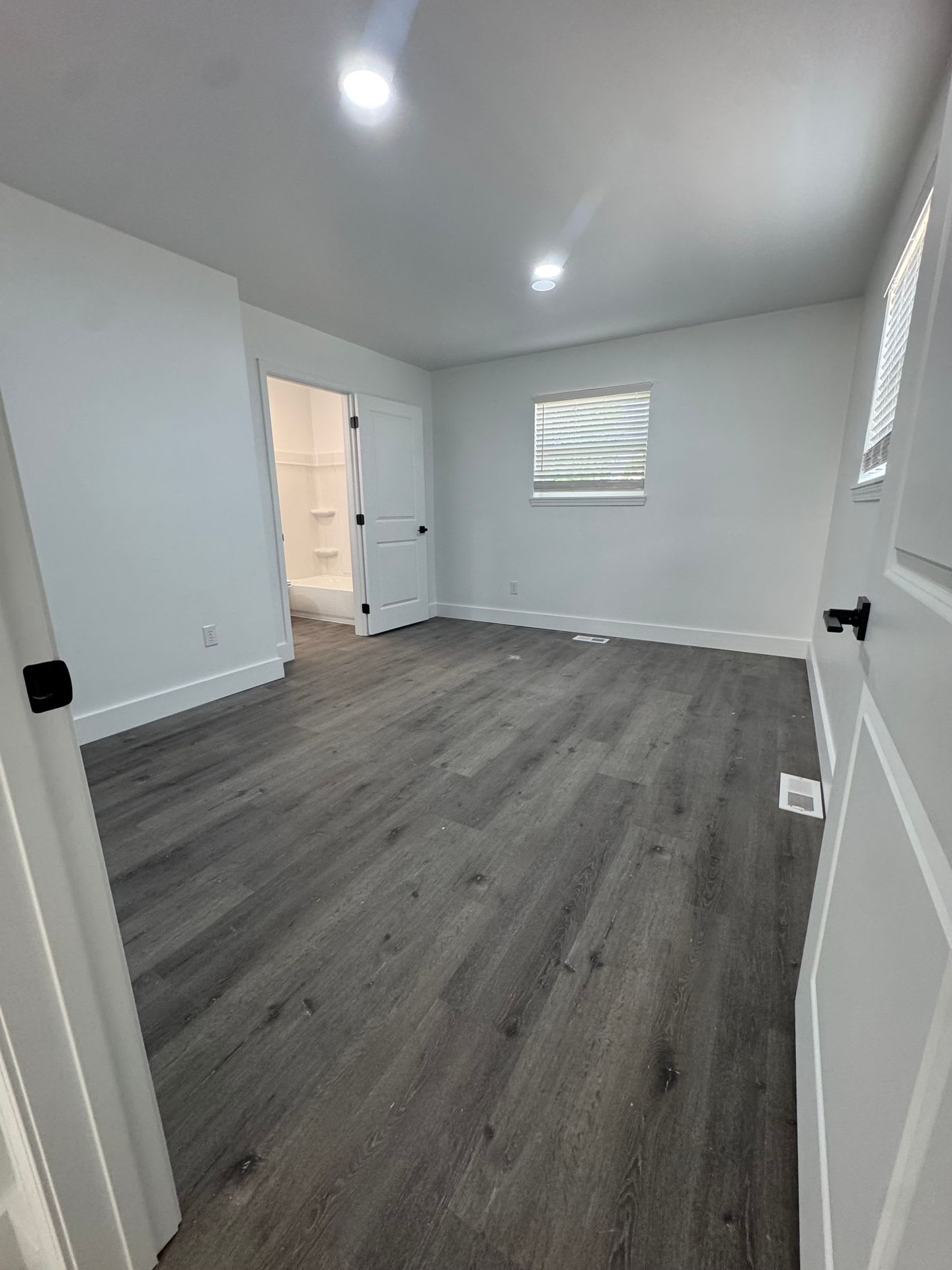 1 Bed, 1 Bath Apartment – photo 3