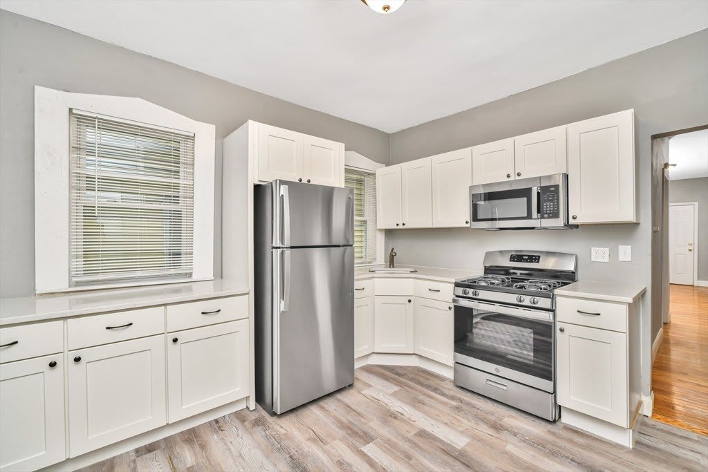 352 Norfolk St – photo 2