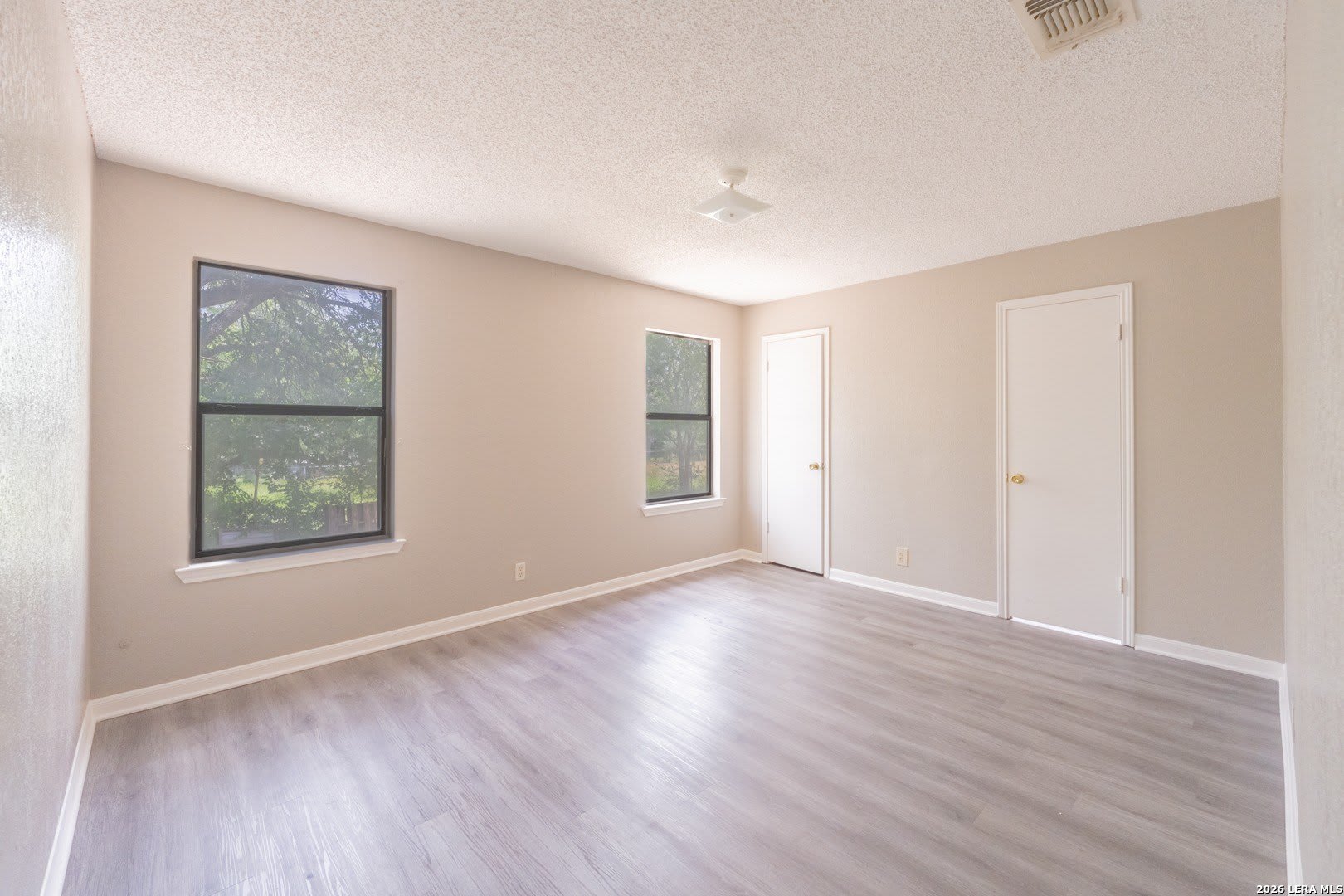 1515 Geneva St – photo 4