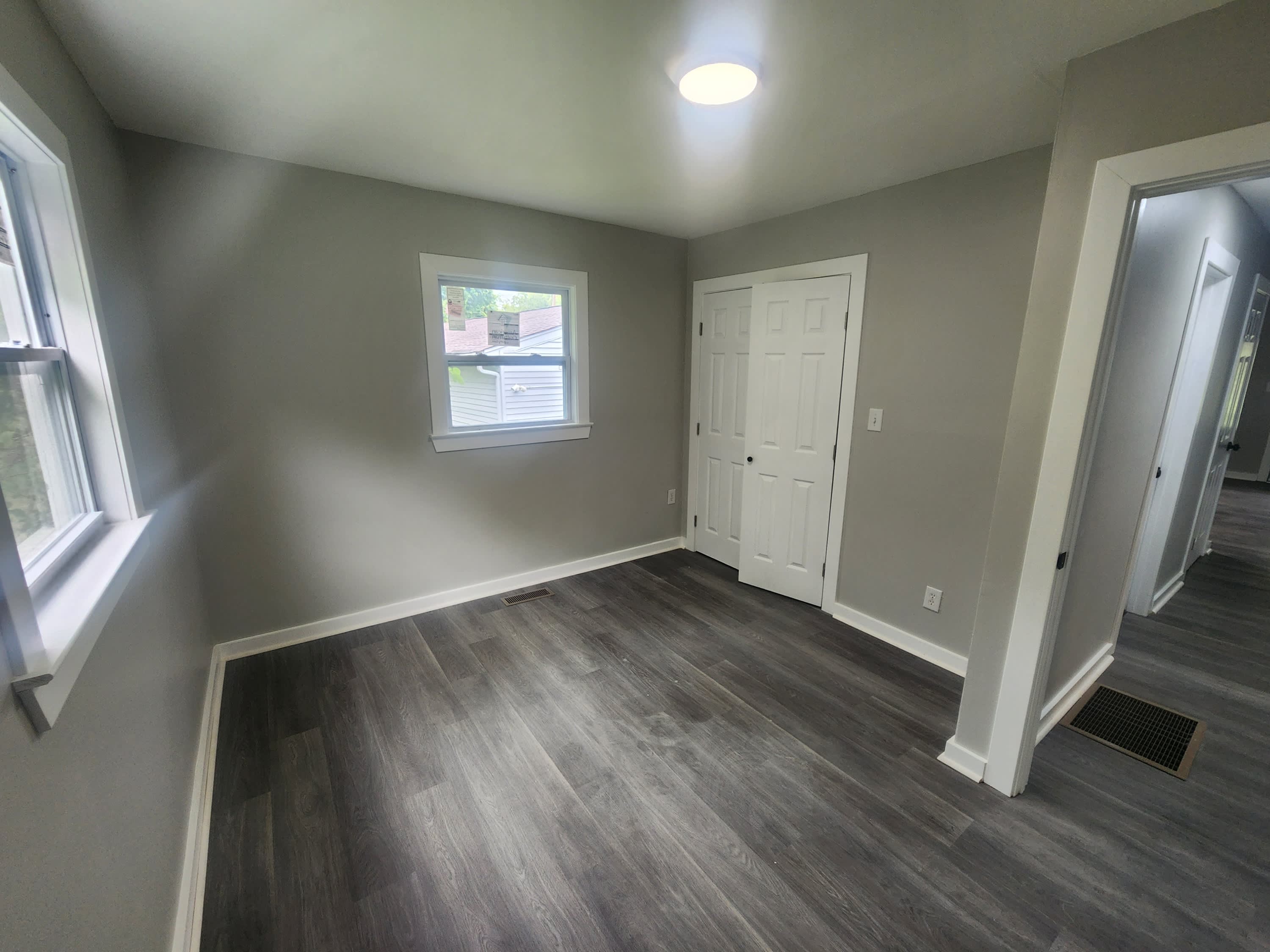 2621 Louise Avenue – photo 4