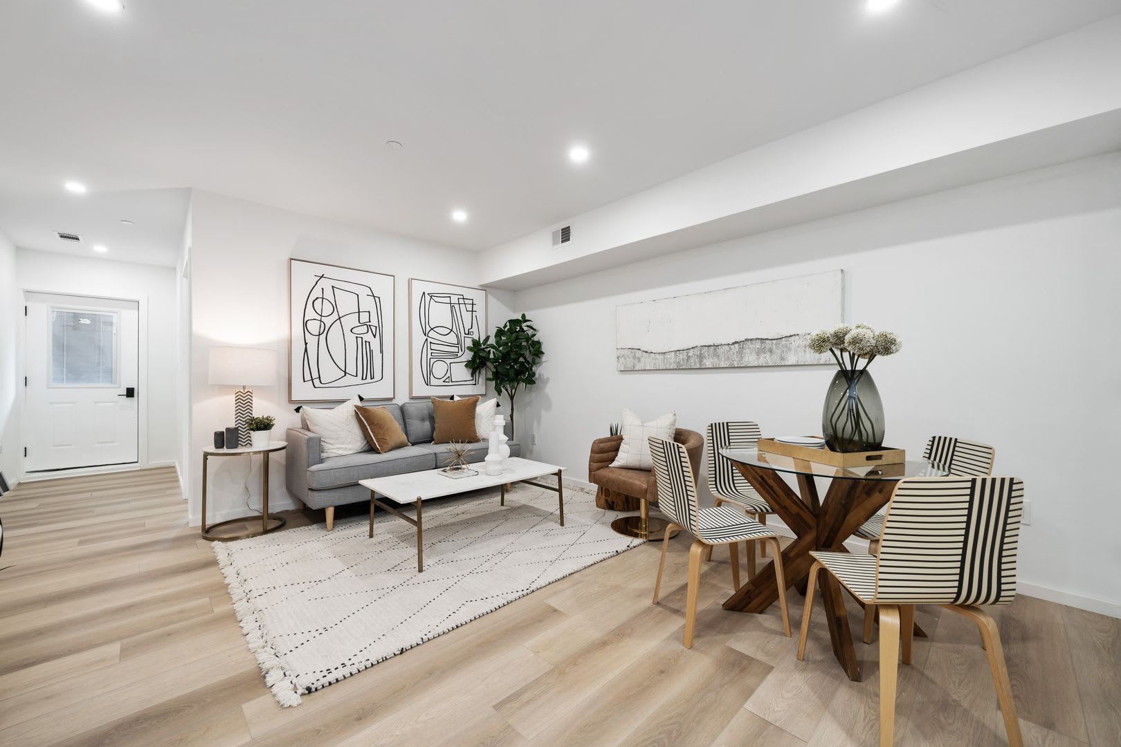 Modern Two Bed – photo 2