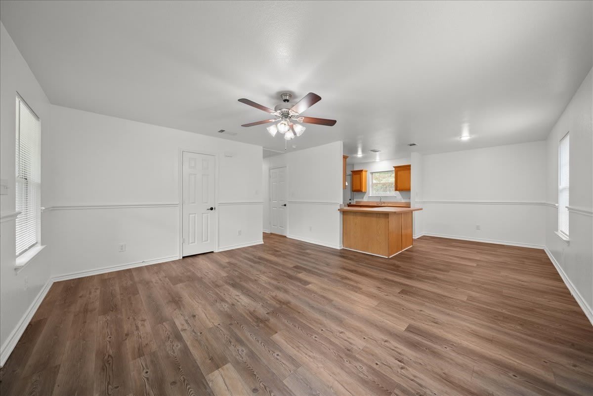 404 W Day Street – photo 4