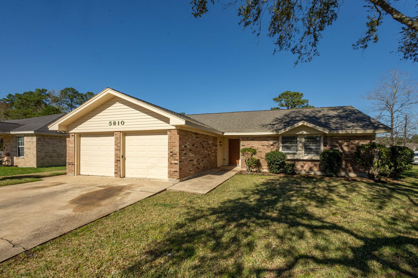 3 Bedroom, 2 Bath, Attached Garage. Dont let this one slip by. – photo 1