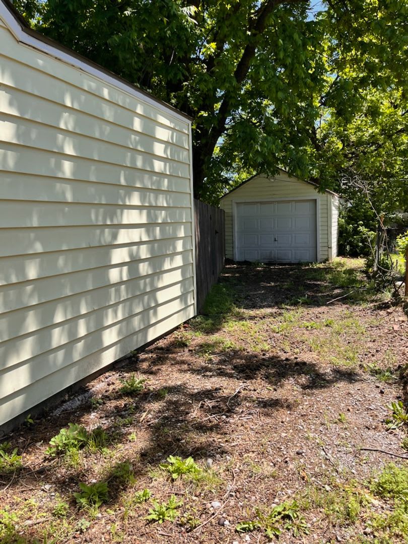 705 W Indiana – photo 2