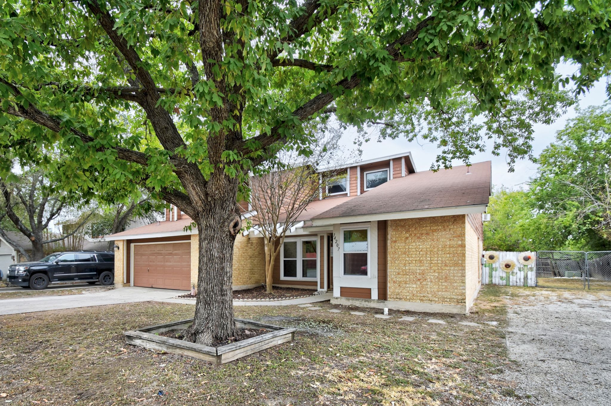 14207 Rowe Dr – photo 2