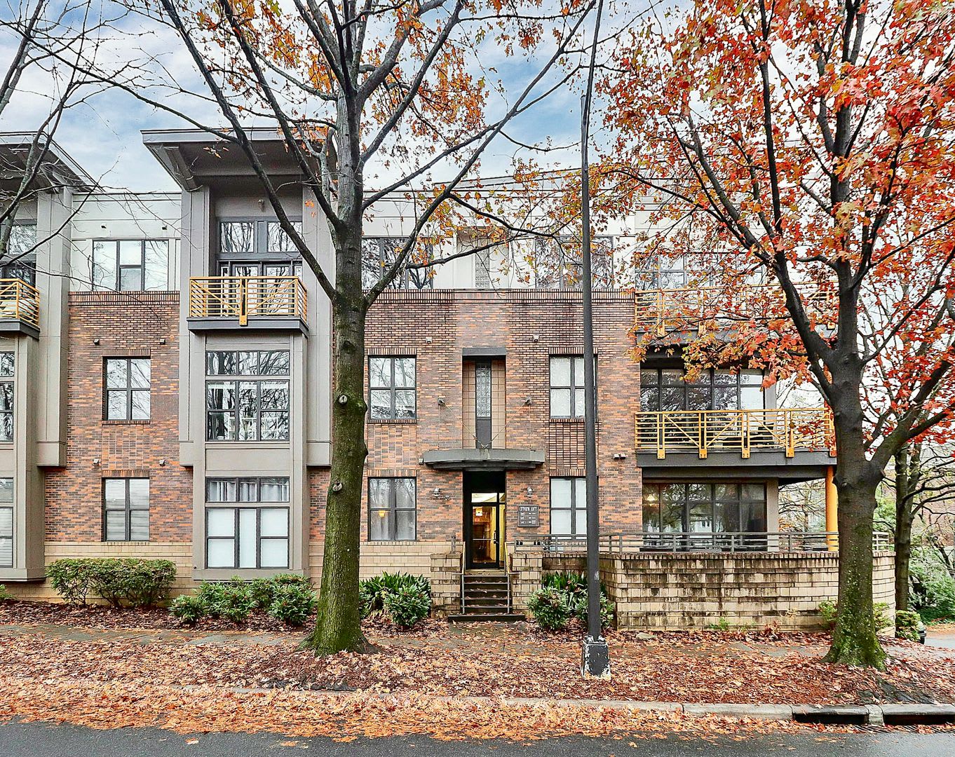 Uptown Living! – photo 2