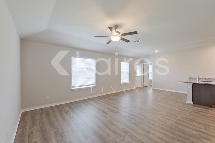 301 Saint James Place – photo 4