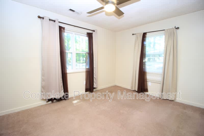 1240 Rayfield Drive – photo 5