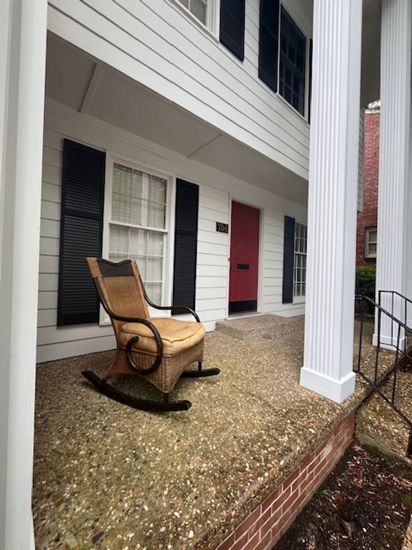 Elegant Colonial Style 2 Bedroom 2 And A Half Bathroom Townhome In Little Rock – photo 3