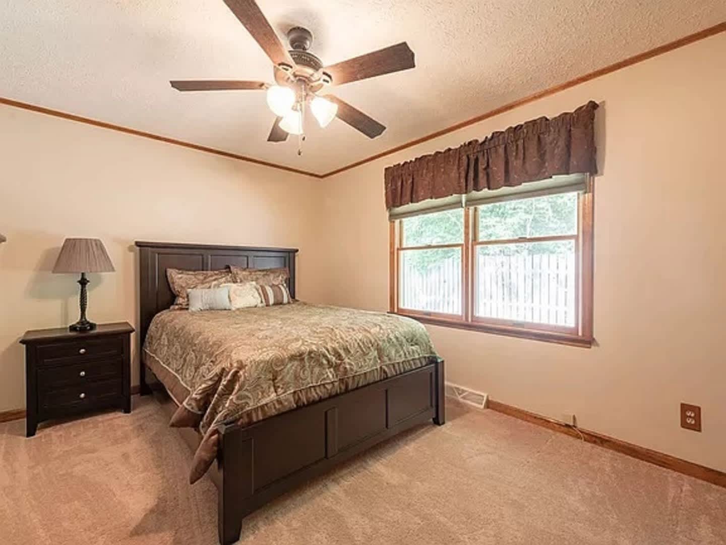 First Month S Rent Free Three Bedroom Two Bathroom Home – photo 4